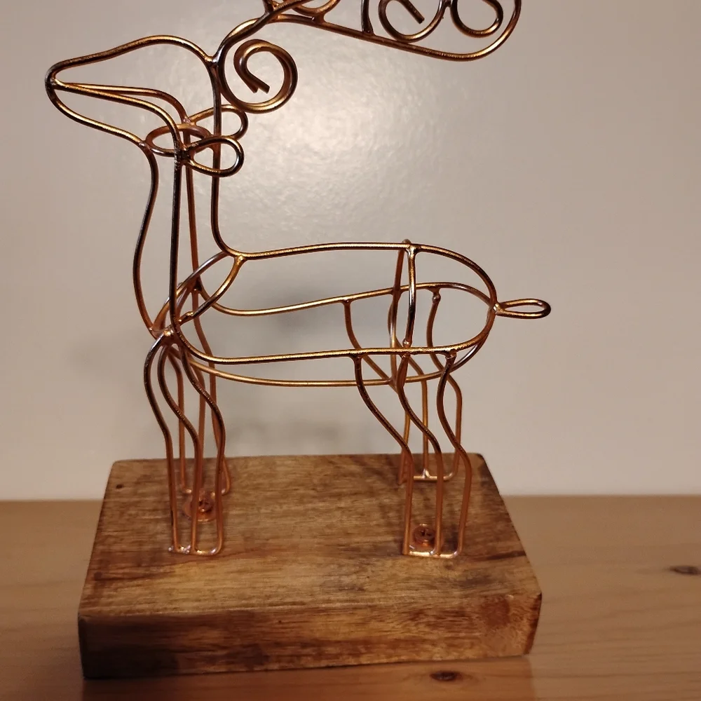 Crate & Barrel Copper Tone Wire Deer on Wood Christmas Mantle Stocking Hanger‎
